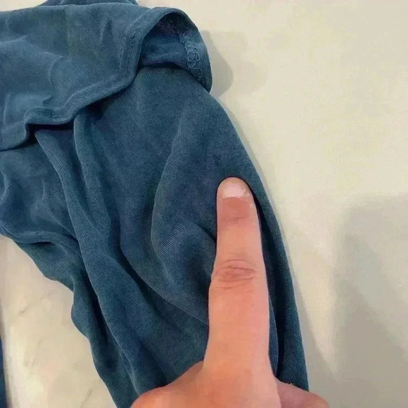 Francescas NWT Alya Blue Cold Shoulder Ruffle Long Sleeve Blouse Women’s Small - Picture 4 of 8